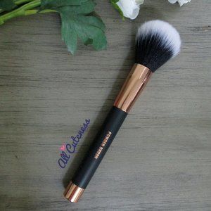 🎀 (NWOT) Powder Brush